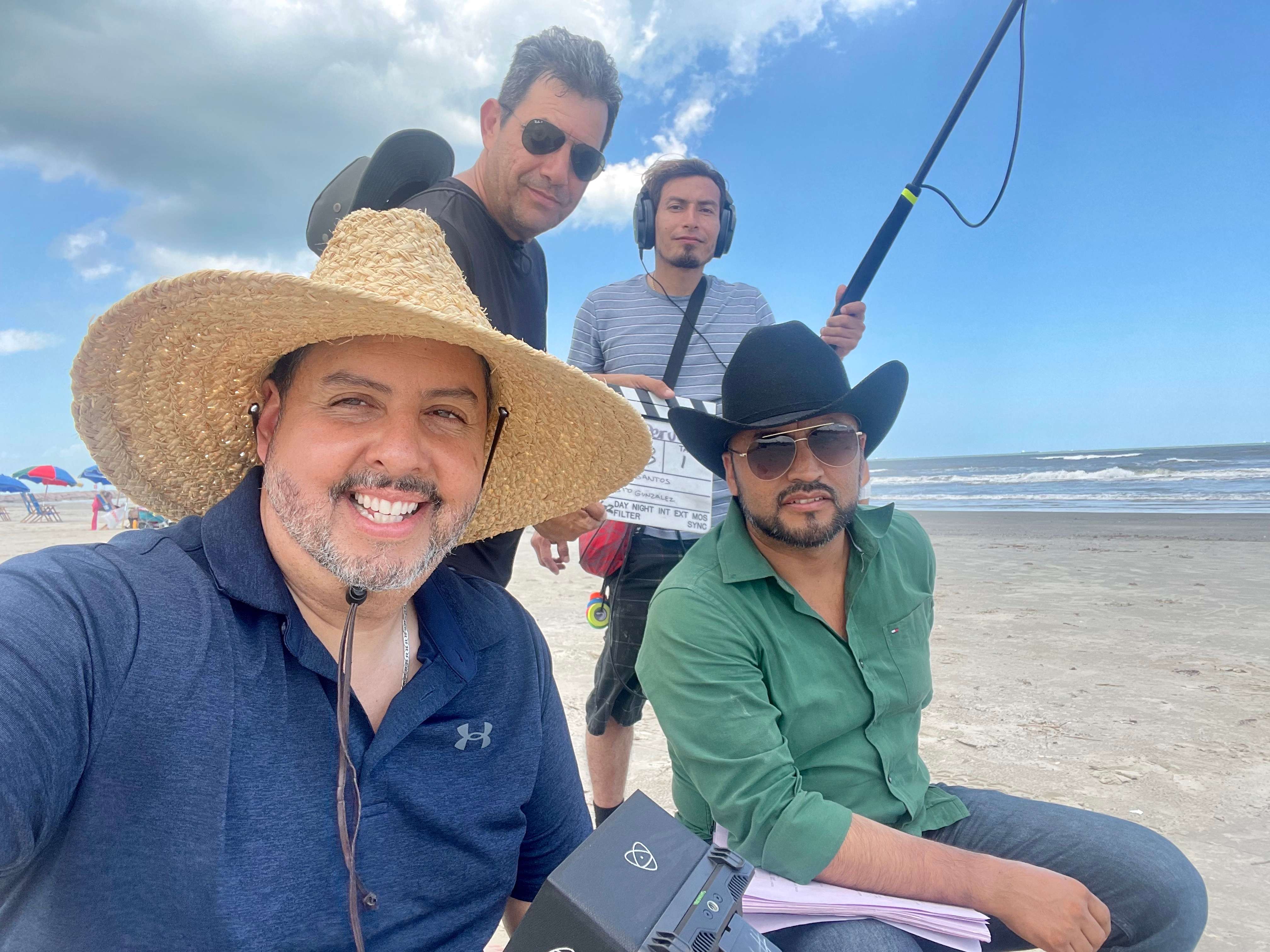 Danilo and crew on the beach, Mujer Perversa